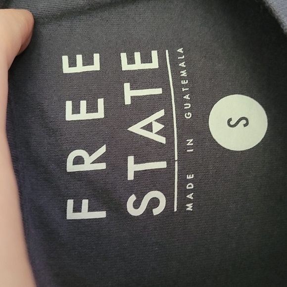 🍂3/$10 Free State Grey Tee w/ Flocked Rose T-Shirt - Size Small - Aero - Picture 8 of 10